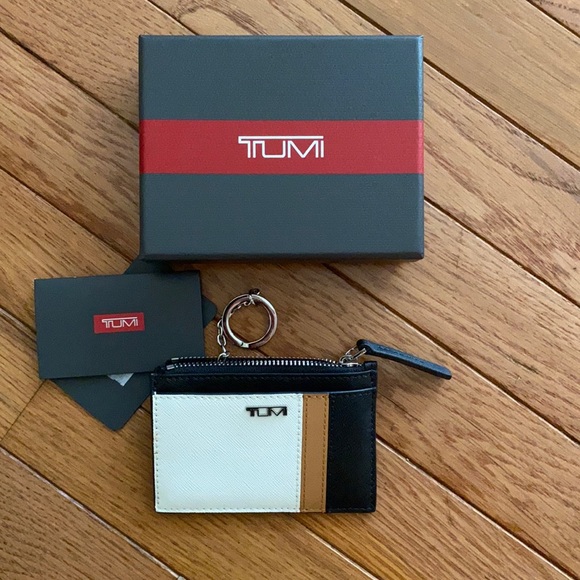 Tumi Handbags - NWT Tumi Belsen zip card case